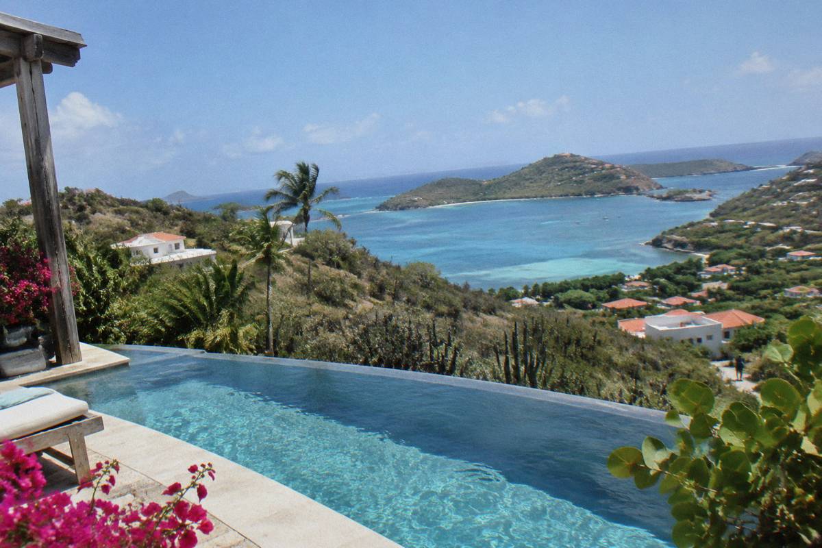 Private infinity pool on a villa terrace overlooking green hills and distant sea near Grand Cul-de-Sac